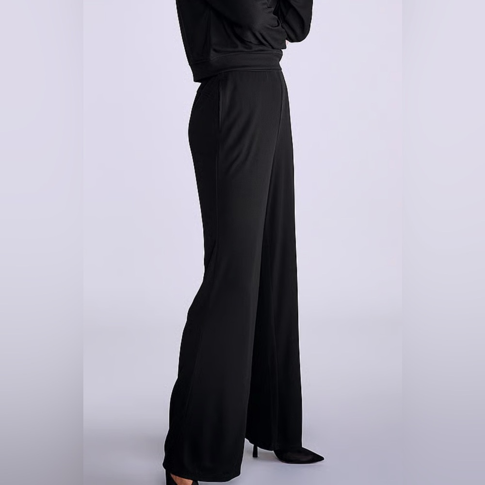 Black Ribbed Model Wide Leg Pants